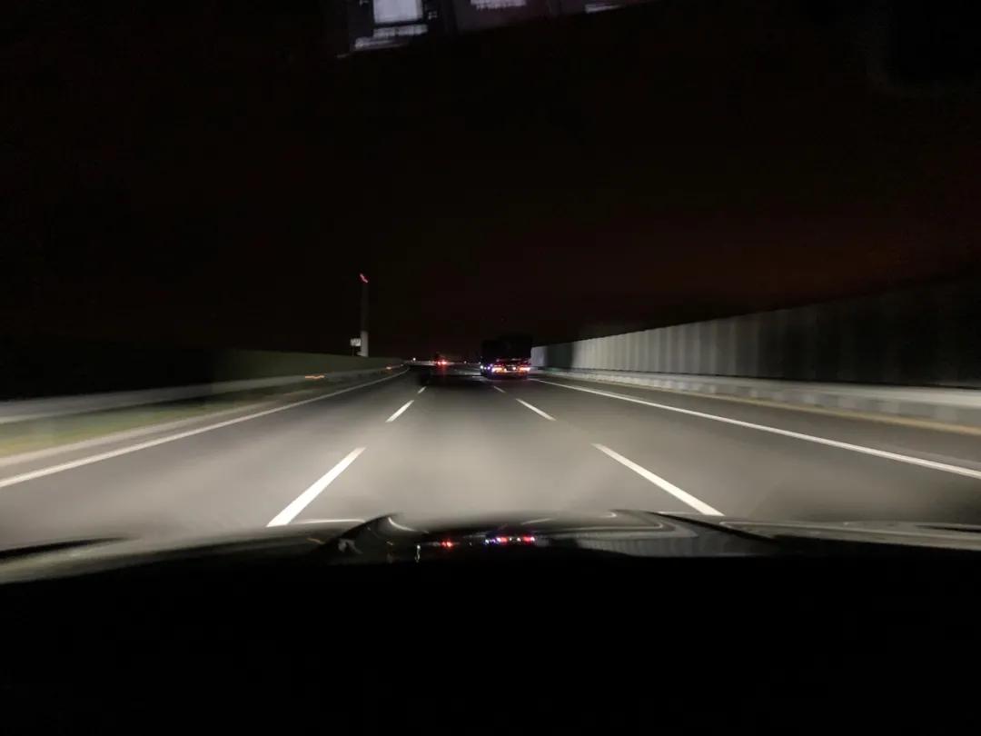 吉利汽車最新款SUV，引領智能出行新潮流